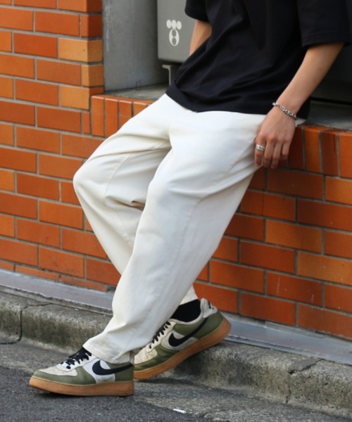 Salong hameu（サロン ハミュー）の「バギーシルエットワイドデニムパンツ メンズ レディース ユニセックス/タックパンツ/ジーンズ（デニムパンツ・メンズ・ブルー系その他/ライトインディゴブルー/ブルー系その他3/ワンウォッシュ/ブルー系その他4/ライトブルー/インディゴブルー/ブルー系その他2/ブラック/ブラック系その他2/ブラック系その他/チャコールグレー/ダークインディゴブルー/ホワイト系その他/アイボリー/ブルー系その他6/ケミカルウォッシュ/ブルー系その他5/ダークグリーン/ブラック系その他3/ブラック系その他4/グリーン系その他/ブラック系その他5・LARGE/MEDIUM/SMALL）」の2枚目の写真