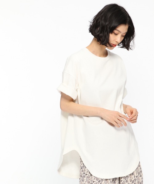 LAKOLE（ラコレ）の「オープンエンドラウンドヘムチュニック / LAKOLE（Tシャツ/カットソー・レディース・シャーベット/チャコール/サンドグレー/オフホワイト/ブラウン・SMALL/MEDIUM）」の2枚目の写真