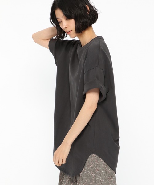 LAKOLE（ラコレ）の「オープンエンドラウンドヘムチュニック / LAKOLE（Tシャツ/カットソー・レディース・シャーベット/チャコール/サンドグレー/オフホワイト/ブラウン・SMALL/MEDIUM）」の4枚目の写真