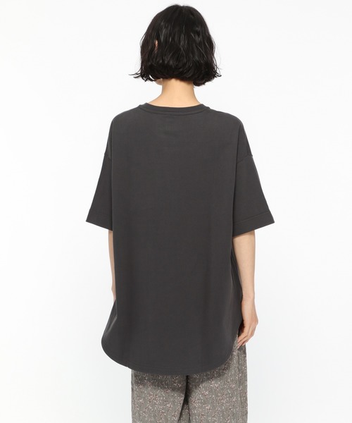 LAKOLE（ラコレ）の「オープンエンドラウンドヘムチュニック / LAKOLE（Tシャツ/カットソー・レディース・シャーベット/チャコール/サンドグレー/オフホワイト/ブラウン・SMALL/MEDIUM）」の17枚目の写真