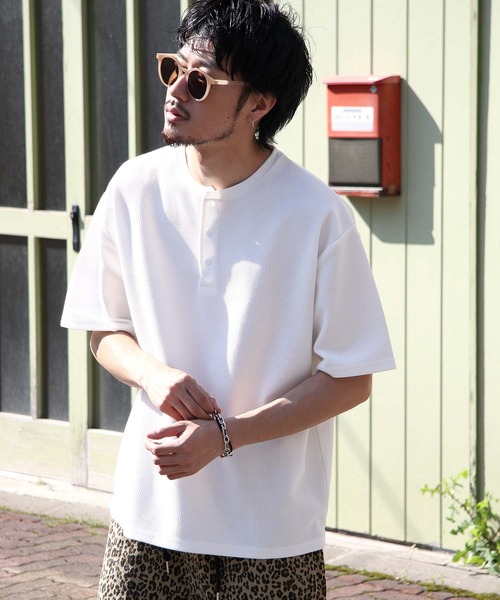 ZIP FIVE(ジップファイブ)の「【ZIP FIVE】ハリ感ドライワッフル サーマル半端袖Tシャツ【ビッグシルエット】【吸水速乾素材】【クルー/ヘンリーネック】(Tシャツ/カットソー・メンズ・ホワイト/ブラック/ベージュ/ネイビー/ブラウン/グレー/オリーブ/サックスブルー/グリーン/オートミール/ベージュ系その他/ホワイト系/ブラック系/グレー系/ブラウン系/ベージュ系/オリーブ系/グリーン系/ネイビー系/サックスブルー系・MEDIUM/LARGE/X-LARGE/SMALL)」の2枚目の写真