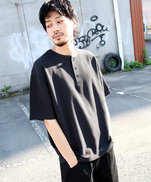 ZIP FIVE(ジップファイブ)の「【ZIP FIVE】ハリ感ドライワッフル サーマル半端袖Tシャツ【ビッグシルエット】【吸水速乾素材】【クルー/ヘンリーネック】(Tシャツ/カットソー・メンズ・ホワイト/ブラック/ベージュ/ネイビー/ブラウン/グレー/オリーブ/サックスブルー/グリーン/オートミール/ベージュ系その他/ホワイト系/ブラック系/グレー系/ブラウン系/ベージュ系/オリーブ系/グリーン系/ネイビー系/サックスブルー系・MEDIUM/LARGE/X-LARGE/SMALL)」の4枚目の写真