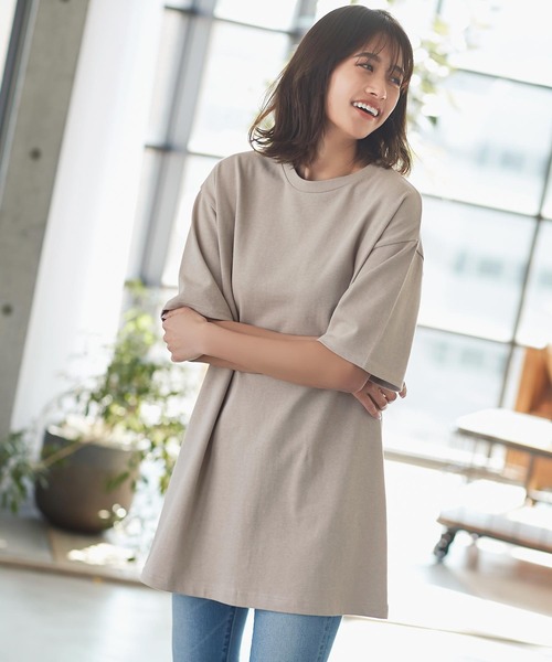 KOBE LETTUCE(コウベレタス)の「バックスリットビッグシルエットTシャツ(チュニック・レディース・ブラック/パープル/オフホワイト/グレイッシュベージュ・FREE)」の13枚目の写真