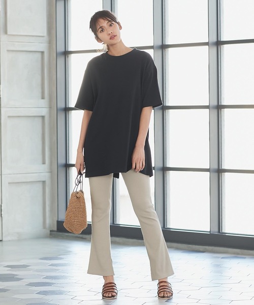 KOBE LETTUCE(コウベレタス)の「バックスリットビッグシルエットTシャツ(チュニック・レディース・ブラック/パープル/オフホワイト/グレイッシュベージュ・FREE)」の11枚目の写真