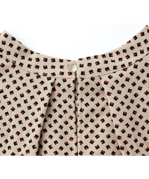 GeeRA（ジーラ）の「ボウタイ風デザインブラウス（シャツ/ブラウス・レディース・ベージュ/ブラウン/ネイビー/ブラック・MEDIUM/LARGE）」の7枚目の写真