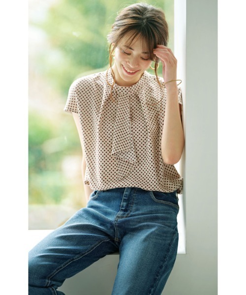 GeeRA（ジーラ）の「ボウタイ風デザインブラウス（シャツ/ブラウス・レディース・ベージュ/ブラウン/ネイビー/ブラック・MEDIUM/LARGE）」の5枚目の写真