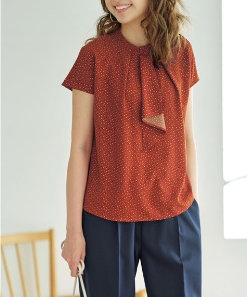 GeeRA（ジーラ）の「ボウタイ風デザインブラウス（シャツ/ブラウス・レディース・ベージュ/ブラウン/ネイビー/ブラック・MEDIUM/LARGE）」の6枚目の写真