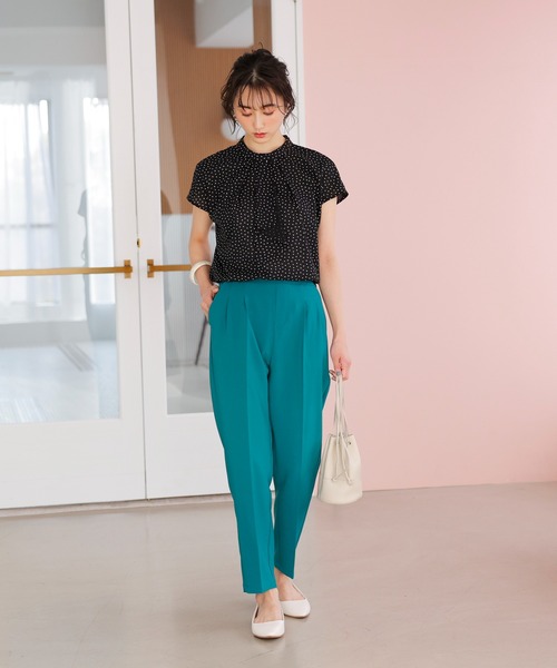 GeeRA（ジーラ）の「ボウタイ風デザインブラウス（シャツ/ブラウス・レディース・ベージュ/ブラウン/ネイビー/ブラック・MEDIUM/LARGE）」の16枚目の写真