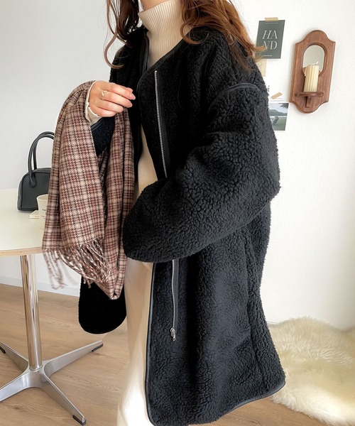 【新品】クラシカルエルフ　レザー調 ミドル丈無地ノーカラーロングパイピングコート セール】レザー調 無地ジップアップノーカラーパイピングミドル