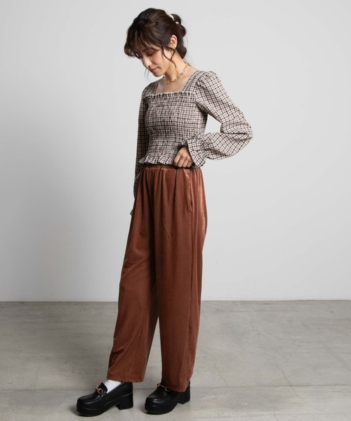 WEGO(ウィゴー)の「WEGO/ベロアコールワイドパンツ(スラックス・レディース・ブラック/パープル/ブラウン/アイボリー・FREE)」の11枚目の写真