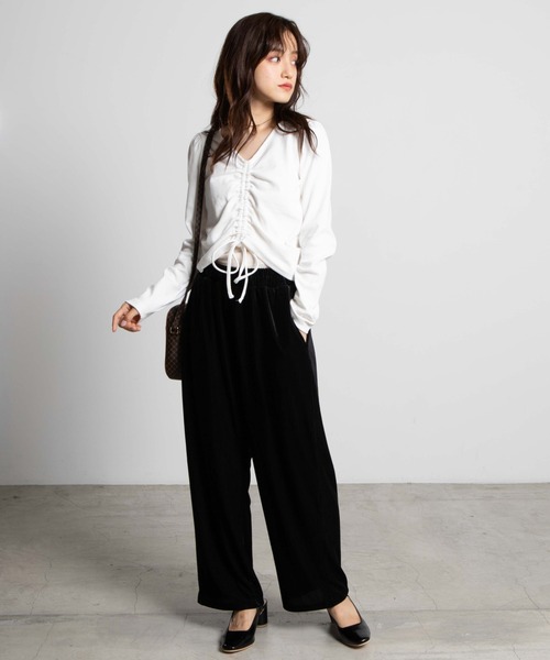 WEGO(ウィゴー)の「WEGO/ベロアコールワイドパンツ(スラックス・レディース・ブラック/パープル/ブラウン/アイボリー・FREE)」の8枚目の写真