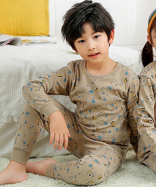 DAY CLOSET（デイ クローゼット）の「キッズ　長袖プリント柄リラックスコットンルームウェアパジャマ 上下2点セット（ルームウェア/パジャマ・キッズ・レッド/ブルー系その他/ピンク系その他/ブルー/ブラウン/グレイッシュベージュ/イエロー/ピンク/グリーン/グリーン系その他2/グリーン系その他3/ブルー系その他2/グリーン系その他/ネイビー・150cm/140cm/110cm/120cm/130cm/100cm）」の16枚目の写真