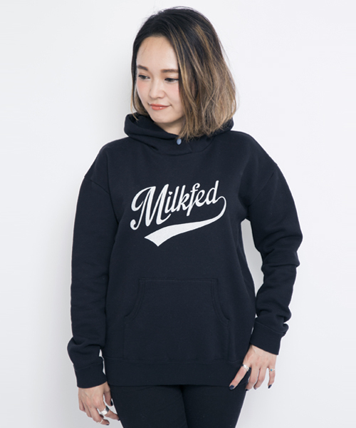 MILKFED.(ミルクフェド)の「SWEAT BIG HOODIE (プルオーバーフーディー/ロゴ/無地)(パーカー・レディース・アッシュ/ブルー/ブラック・MEDIUM/SMALL)」の2枚目の写真