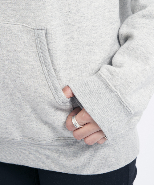 MILKFED.(ミルクフェド)の「SWEAT BIG HOODIE (プルオーバーフーディー/ロゴ/無地)(パーカー・レディース・アッシュ/ブルー/ブラック・MEDIUM/SMALL)」の8枚目の写真