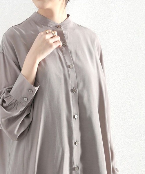 classicalelf（クラシカルエルフ）の「たっぷりドレープで上品さをプラス。バンドカラーシアーシャツ（シャツ/ブラウス・レディース・ホワイト/ベージュ/モカ・MEDIUM/LARGE/X-LARGE）」の3枚目の写真