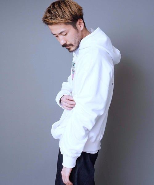 VISION STREET WEAR（ヴィジョンストリートウェア）の「【VISION STREET WEAR/ビジョンストリートウェア】恐竜プリント裏毛パーカー　人気デザインのパーカーアイテム　バックプリント　ドロップショルダー型/ビッグシルエット（パーカー・メンズ・ホワイト/ブラック/ブルー・MEDIUM/LARGE）」の7枚目の写真