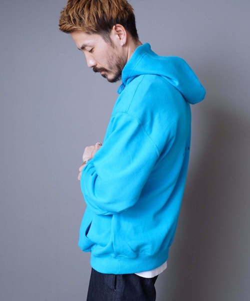 VISION STREET WEAR（ヴィジョンストリートウェア）の「【VISION STREET WEAR/ビジョンストリートウェア】恐竜プリント裏毛パーカー　人気デザインのパーカーアイテム　バックプリント　ドロップショルダー型/ビッグシルエット（パーカー・メンズ・ホワイト/ブラック/ブルー・MEDIUM/LARGE）」の17枚目の写真