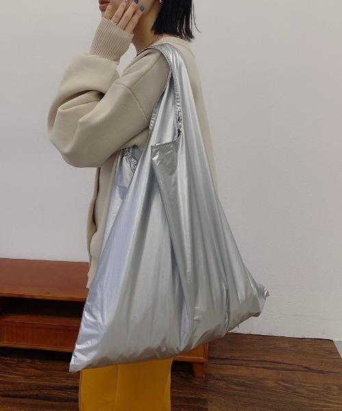 VANNIE U(ヴァニーユー)の「コンパクトシャイニーエコバッグ(エコバッグ/サブバッグ・レディース・ライトグリーン/その他/シルバー・FREE)」の3枚目の写真