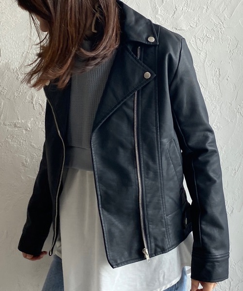 She's Closet(シーズクローゼット)の「フェイクレザーダブルライダースジャケット(ライダースジャケット・レディース・アッシュグレー/ブラック/ベージュ・M/L)」の1枚目の写真