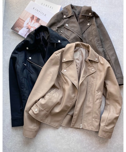 She's Closet(シーズクローゼット)の「フェイクレザーダブルライダースジャケット(ライダースジャケット・レディース・アッシュグレー/ブラック/ベージュ・M/L)」の4枚目の写真