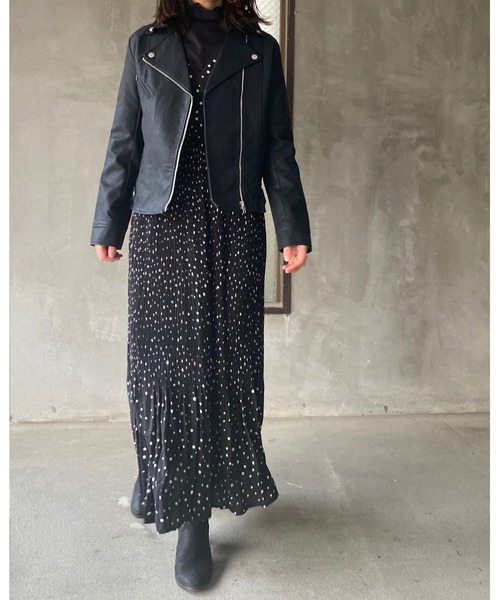 She's Closet(シーズクローゼット)の「フェイクレザーダブルライダースジャケット(ライダースジャケット・レディース・アッシュグレー/ブラック/ベージュ・M/L)」の13枚目の写真