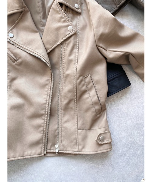 She's Closet(シーズクローゼット)の「フェイクレザーダブルライダースジャケット(ライダースジャケット・レディース・アッシュグレー/ブラック/ベージュ・M/L)」の22枚目の写真