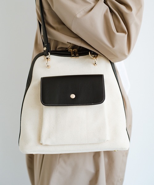 haco!（ハコ）の「カジュアルときれいの良いとこどり！どんなコーデにも似合う リュックにもショルダーにもなる2WAYバッグ（ショルダーバッグ・レディース・ブラック/グレイッシュベージュ・ONE SIZE）」の8枚目の写真