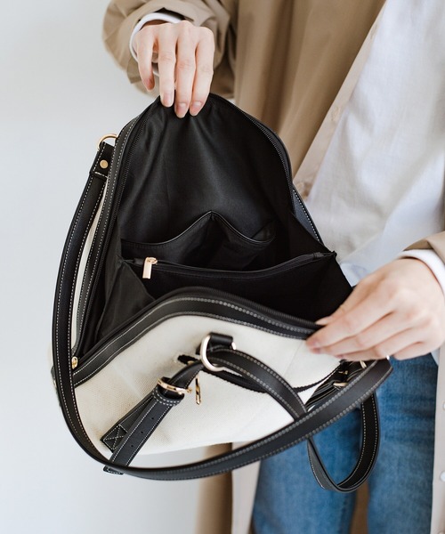 haco!（ハコ）の「カジュアルときれいの良いとこどり！どんなコーデにも似合う リュックにもショルダーにもなる2WAYバッグ（ショルダーバッグ・レディース・ブラック/グレイッシュベージュ・ONE SIZE）」の13枚目の写真