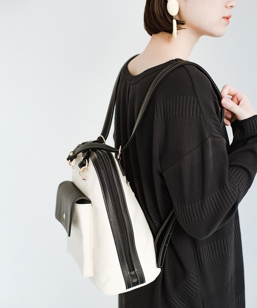 haco!（ハコ）の「カジュアルときれいの良いとこどり！どんなコーデにも似合う リュックにもショルダーにもなる2WAYバッグ（ショルダーバッグ・レディース・ブラック/グレイッシュベージュ・ONE SIZE）」の18枚目の写真