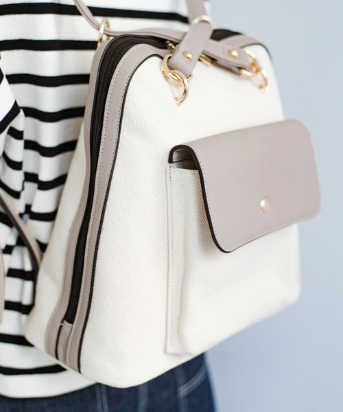 haco!（ハコ）の「カジュアルときれいの良いとこどり！どんなコーデにも似合う リュックにもショルダーにもなる2WAYバッグ（ショルダーバッグ・レディース・ブラック/グレイッシュベージュ・ONE SIZE）」の10枚目の写真