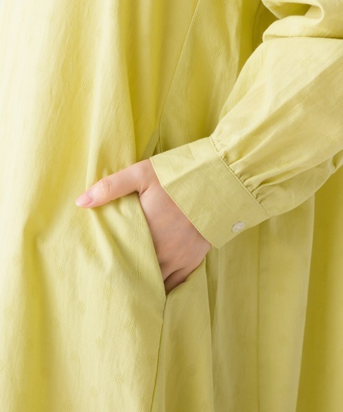 OMNES（オムネス）の「ドットジャガード Aラインスキッパーワンピース（ワンピース・レディース・ホワイト/ネイビー/イエロー・FREE）」の18枚目の写真