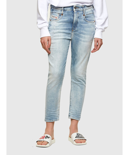 DIESEL（ディーゼル）の「DIESEL SS21 ジョグジーンズ レディース ボーイフレンド ライトブルー デニム（デニムパンツ・レディース・インディゴブルー・23inch/27inch/25inch/29inch）」の4枚目の写真