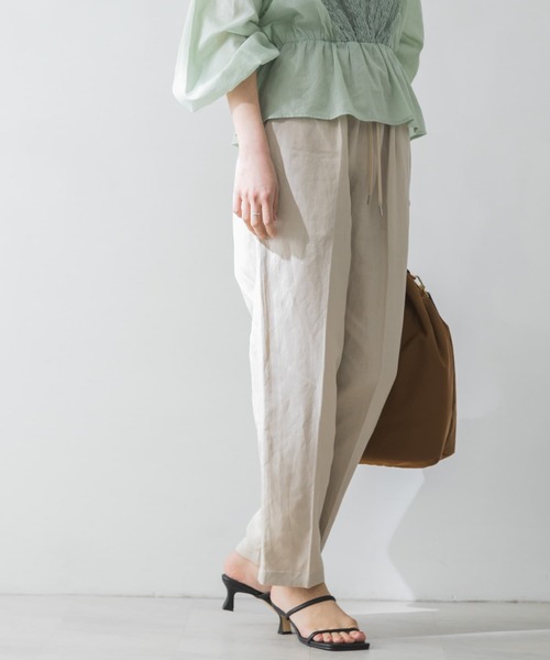 URBAN RESEARCH（アーバンリサーチ）の「UR TECH(UVカット・接触冷感・吸水速乾)+抗菌 機能付 ドロストテーパードパンツ（その他パンツ・レディース・ベージュ/ブラック・34/36/38）」の13枚目の写真