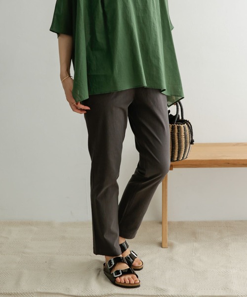 URBAN RESEARCH DOORS（アーバンリサーチドアーズ）の「ストレッチイージーパンツ（その他パンツ・レディース・ライトグレー/チャコールグレー・38/36）」の4枚目の写真