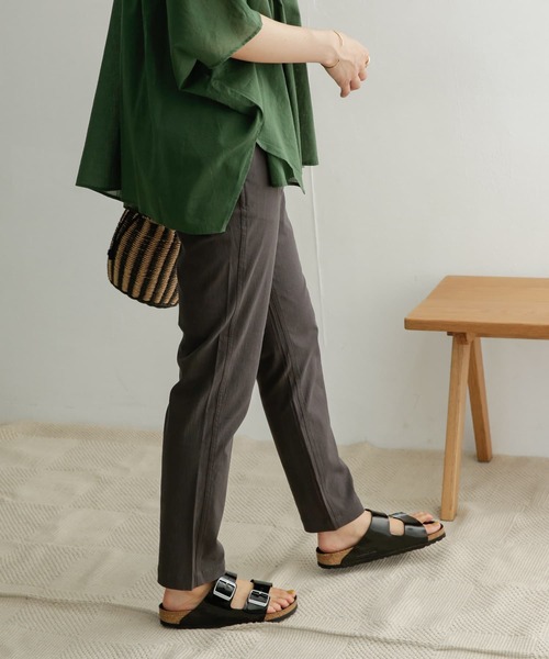 URBAN RESEARCH DOORS（アーバンリサーチドアーズ）の「ストレッチイージーパンツ（その他パンツ・レディース・ライトグレー/チャコールグレー・38/36）」の5枚目の写真