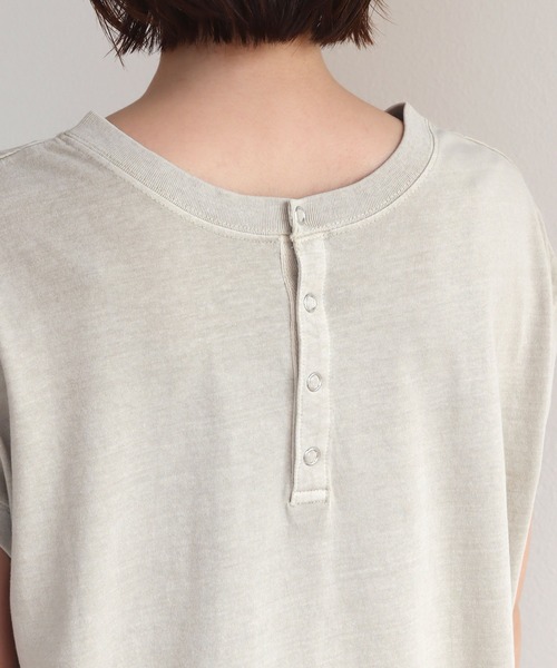 andme（アンドミー）の「ピグメント加工2way背中ボタンTシャツ（Tシャツ/カットソー・レディース・オフホワイト/ブルー/グリーン/モカ/ラベンダー/グレー系その他/スミクロ・M）」の20枚目の写真