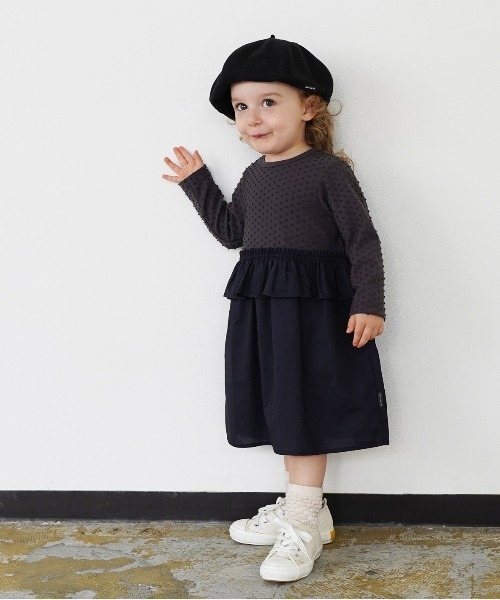 quoti use fith(クゥオティ ユース フィス)の「ドット天竺×コットンブロード 長袖 ひざ下丈ワンピース(ワンピース・キッズ・アイボリー/ブルー/ネイビー・110/90/100/120/80/130)」の3枚目の写真
