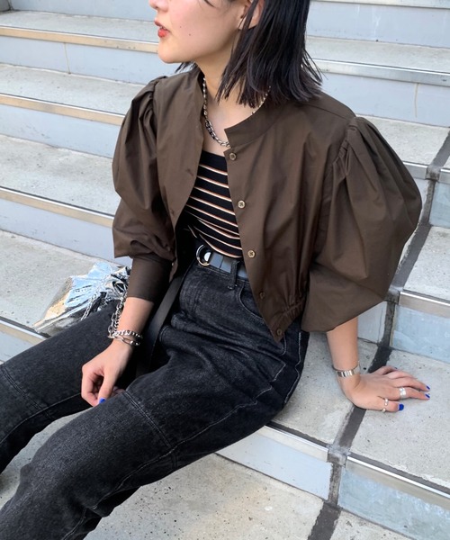 WHO'S WHO gallery(フーズフーギャラリー)の「ミニボリュームロングスリーブブラウス(シャツ/ブラウス・レディース・オフホワイト/ブラック/ブラウン・FREE)」の3枚目の写真