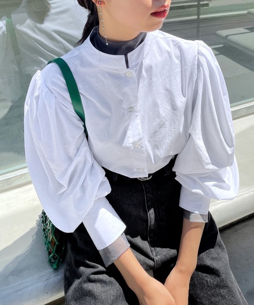 WHO'S WHO gallery(フーズフーギャラリー)の「ミニボリュームロングスリーブブラウス(シャツ/ブラウス・レディース・オフホワイト/ブラック/ブラウン・FREE)」の1枚目の写真