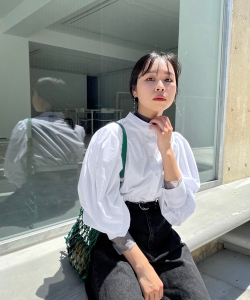 WHO'S WHO gallery(フーズフーギャラリー)の「ミニボリュームロングスリーブブラウス(シャツ/ブラウス・レディース・オフホワイト/ブラック/ブラウン・FREE)」の4枚目の写真