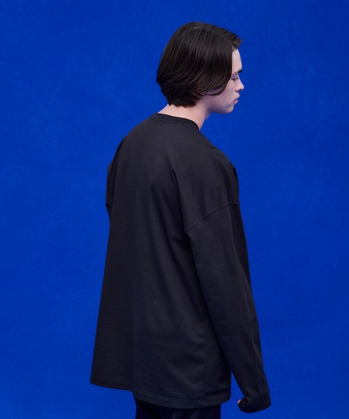 UNITED TOKYO（ユナイテッドトウキョウ）の「フレームプリントロングTシャツ（Tシャツ/カットソー・メンズ・ブラック/グレー・1/2）」の13枚目の写真