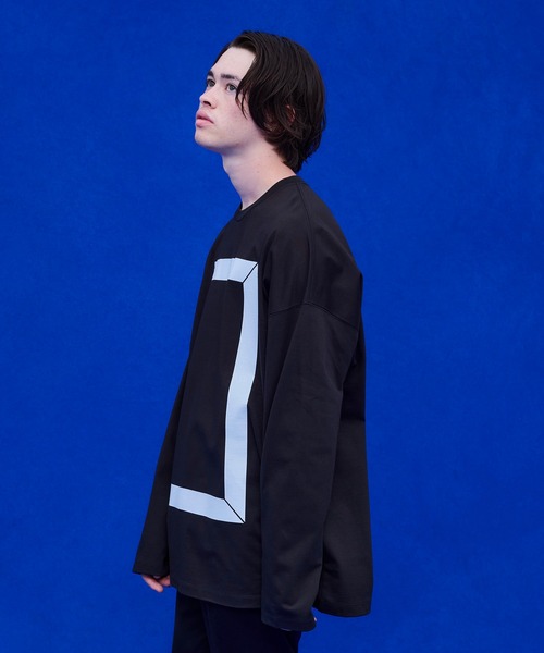 UNITED TOKYO（ユナイテッドトウキョウ）の「フレームプリントロングTシャツ（Tシャツ/カットソー・メンズ・ブラック/グレー・1/2）」の12枚目の写真