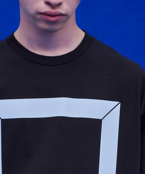 UNITED TOKYO（ユナイテッドトウキョウ）の「フレームプリントロングTシャツ（Tシャツ/カットソー・メンズ・ブラック/グレー・1/2）」の15枚目の写真