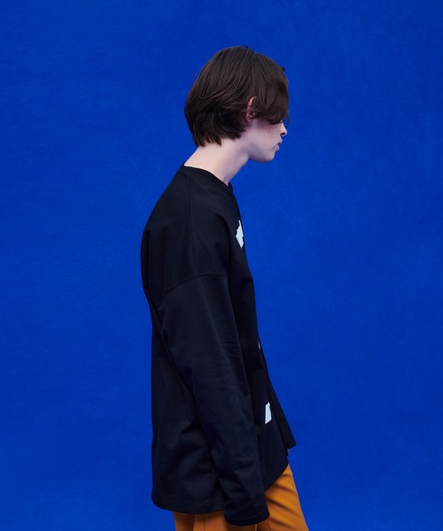 UNITED TOKYO（ユナイテッドトウキョウ）の「フレームプリントロングTシャツ（Tシャツ/カットソー・メンズ・ブラック/グレー・1/2）」の9枚目の写真