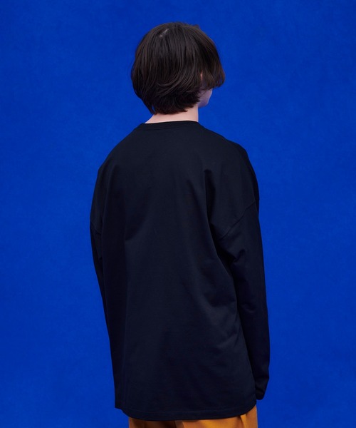 UNITED TOKYO（ユナイテッドトウキョウ）の「フレームプリントロングTシャツ（Tシャツ/カットソー・メンズ・ブラック/グレー・1/2）」の4枚目の写真