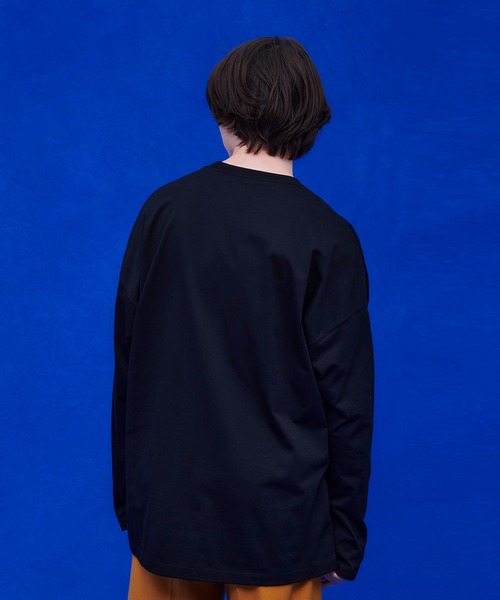 UNITED TOKYO（ユナイテッドトウキョウ）の「フレームプリントロングTシャツ（Tシャツ/カットソー・メンズ・ブラック/グレー・1/2）」の3枚目の写真