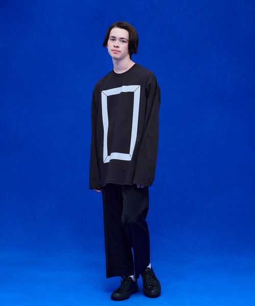 UNITED TOKYO（ユナイテッドトウキョウ）の「フレームプリントロングTシャツ（Tシャツ/カットソー・メンズ・ブラック/グレー・1/2）」の11枚目の写真