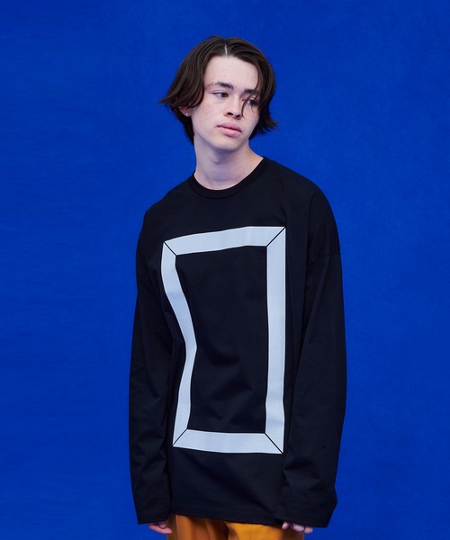 UNITED TOKYO（ユナイテッドトウキョウ）の「フレームプリントロングTシャツ（Tシャツ/カットソー・メンズ・ブラック/グレー・1/2）」の6枚目の写真