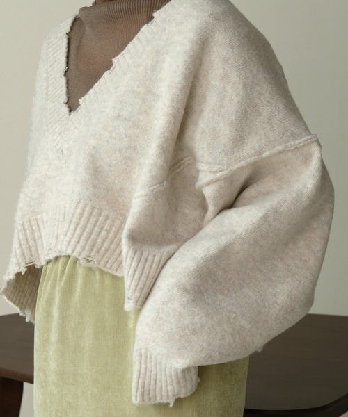 Bab(バブ)の「【WEB限定】深Vショートもちもちニットプルオーバー(ニット/セーター・レディース・チャコールグレー/ベージュ/アイボリー・FREE)」の8枚目の写真