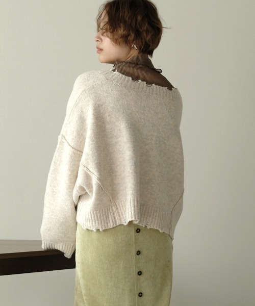 Bab(バブ)の「【WEB限定】深Vショートもちもちニットプルオーバー(ニット/セーター・レディース・チャコールグレー/ベージュ/アイボリー・FREE)」の6枚目の写真